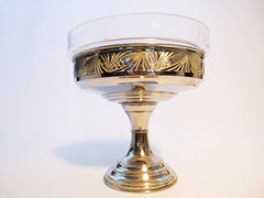 Coupe sur piédouche      Silver Plated Light Metal Footed Bowl with Etched Glass insert
